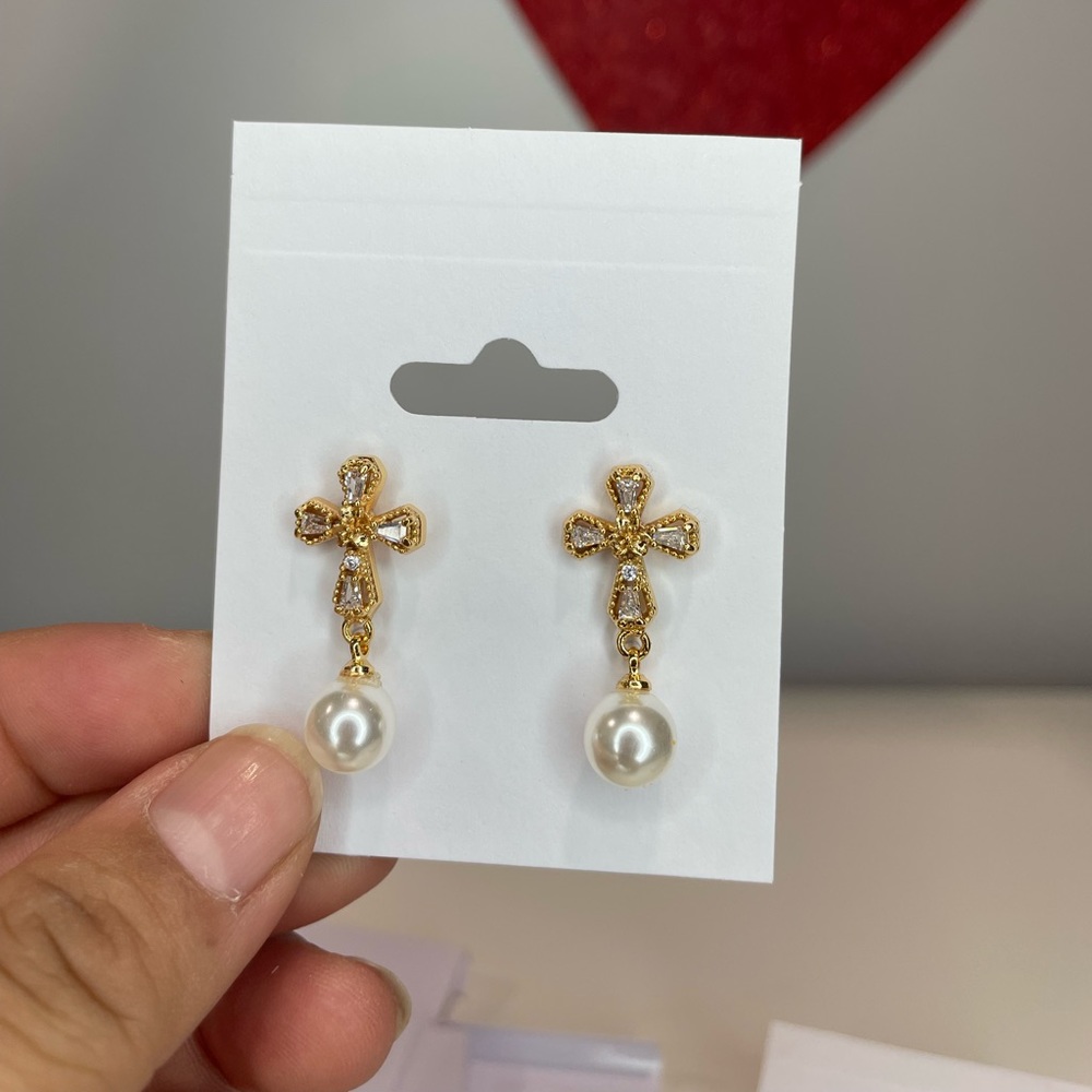 Cross with pearl